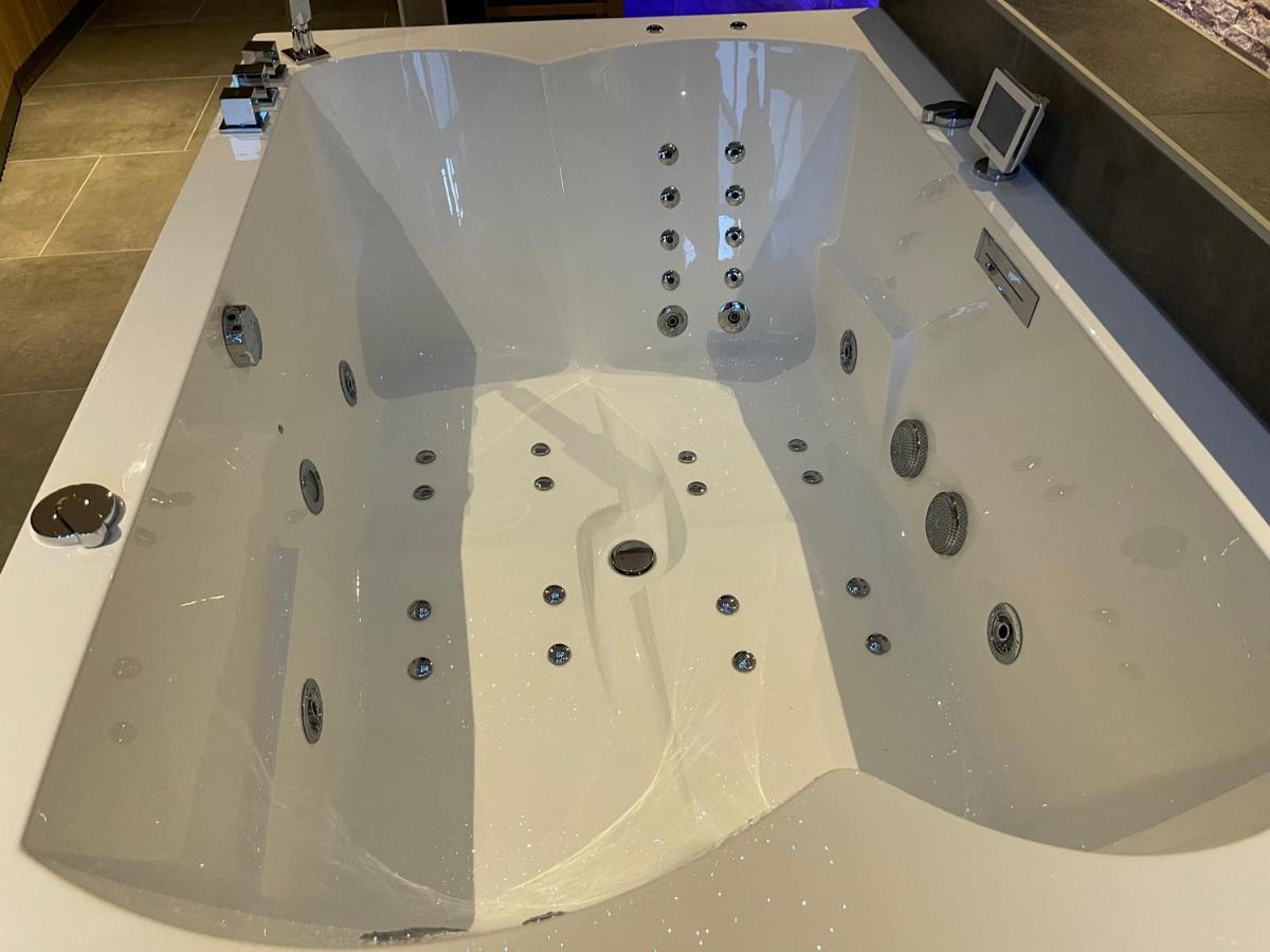 Bed & Wellness Chinel Luxe Met Sauna's En Bubbelbad Apartment
