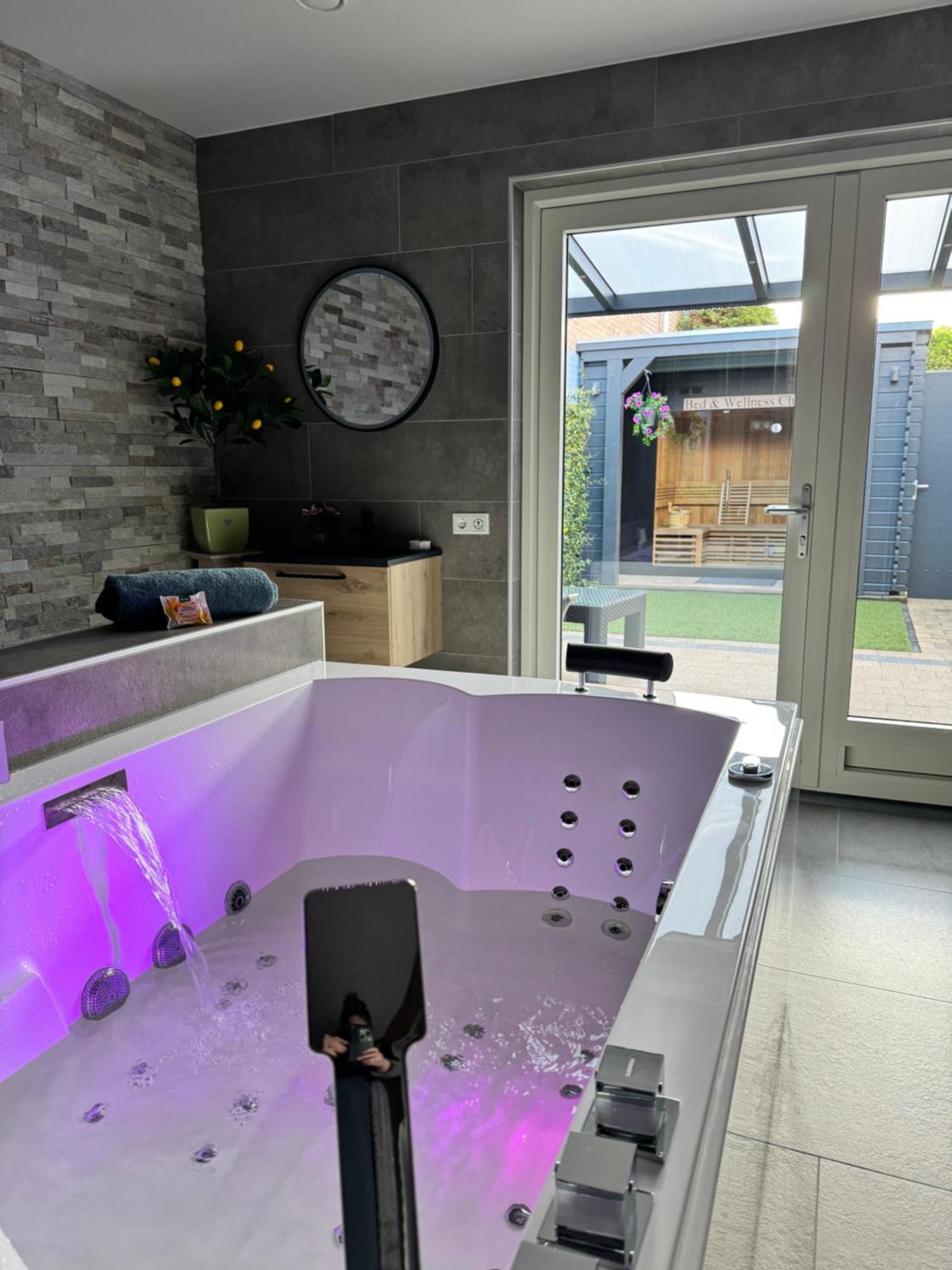 Apartment Bed & Wellness Chinel Luxe Met Sauna's En Bubbelbad *