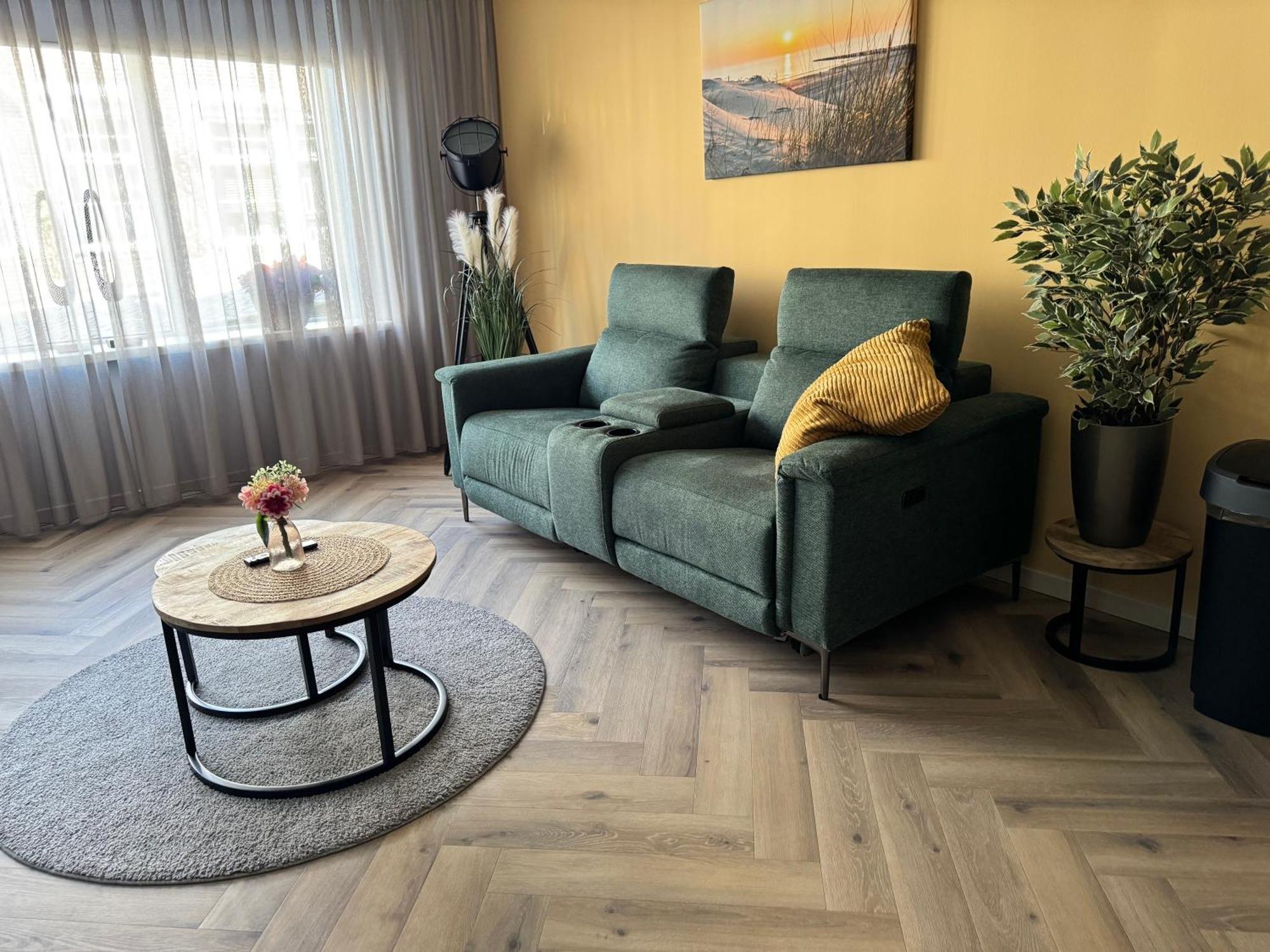 Apartment Bed & Wellness Chinel Luxe Met Sauna's En Bubbelbad Sint-Annaland